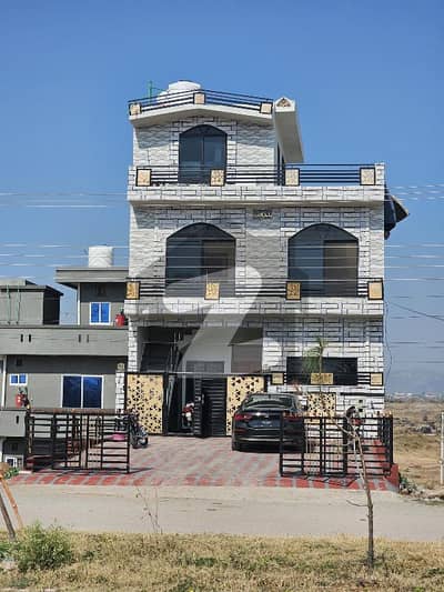 TRIPLE STORY FOR SALE I/11/2 MAIN DOUBLE ROAD 4 MARLA EXTRA LAND