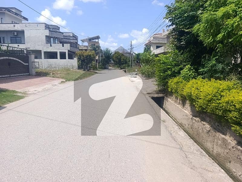سوان گارڈن اسلام آباد میں 1 کنال رہائشی پلاٹ 2.5 کروڑ میں برائے فروخت۔ سوان گارڈن اسلام آباد میں 1 کنال رہائشی پلاٹ 2.5 کروڑ میں برائے فروخت۔