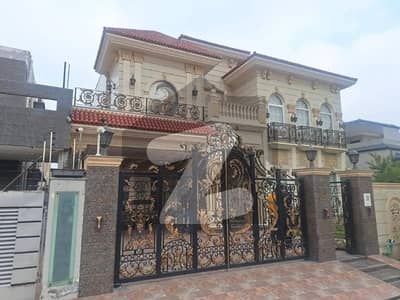ڈی ایچ اے فیز 7 ڈیفنس (ڈی ایچ اے),لاہور میں 5 کمروں کا 1 کنال مکان 2.5 لاکھ میں کرایہ پر دستیاب ہے۔