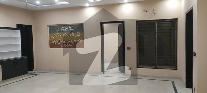 یو ای ٹی ہاؤسنگ سوسائٹی لاہور میں 3 کمروں کا 1 کنال زیریں پورشن 1.1 لاکھ میں کرایہ پر دستیاب ہے۔