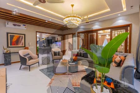 ڈی ایچ اے فیز 6 - بلاک ایل فیز 6,ڈیفنس (ڈی ایچ اے),لاہور میں 5 کمروں کا 1 کنال مکان 8.4 کروڑ میں برائے فروخت۔