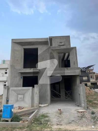لیک سٹی رائیونڈ روڈ,لاہور میں 4 کمروں کا 5 مرلہ مکان 1.7 کروڑ میں برائے فروخت۔