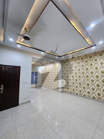 لیک سٹی رائیونڈ روڈ,لاہور میں 3 کمروں کا 5 مرلہ مکان 2.4 کروڑ میں برائے فروخت۔