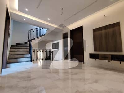 لیک سٹی رائیونڈ روڈ,لاہور میں 4 کمروں کا 5 مرلہ مکان 2.6 کروڑ میں برائے فروخت۔