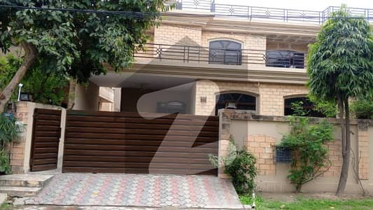 ڈی ایچ اے فیز 2 ڈیفنس (ڈی ایچ اے),لاہور میں 8 کمروں کا 1 کنال مکان 7.0 کروڑ میں برائے فروخت۔