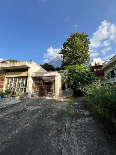 ایف ۔ 8/1 ایف ۔ 8,اسلام آباد میں 2 کنال رہائشی پلاٹ 43.0 کروڑ میں برائے فروخت۔