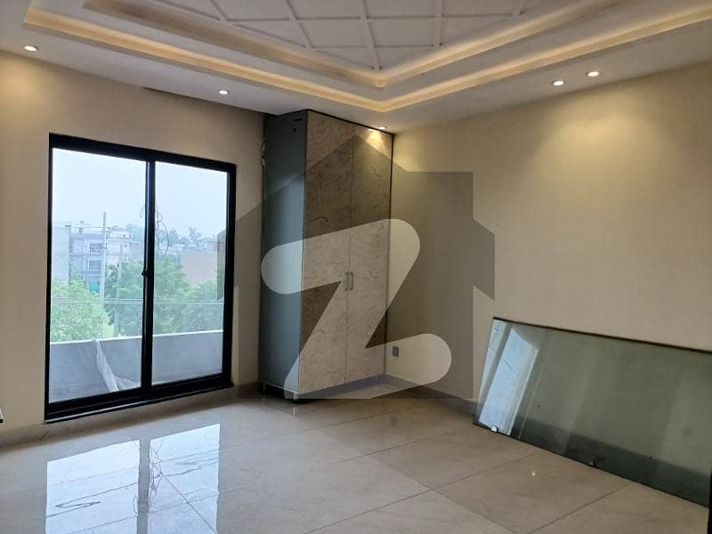 1 BED ROOM FLAT AVAILABLE JINAHH MALL PALAZA 1 BED ROOM FLAT AVAILABLE JINAHH MALL PALAZA