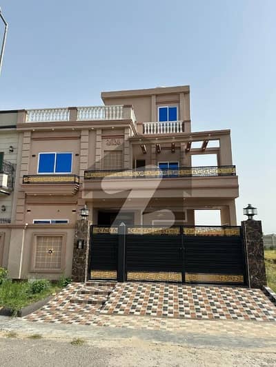 10 MARLA BRAND NEW HOUSE AVAILABLE FOR RENT. . . . .
