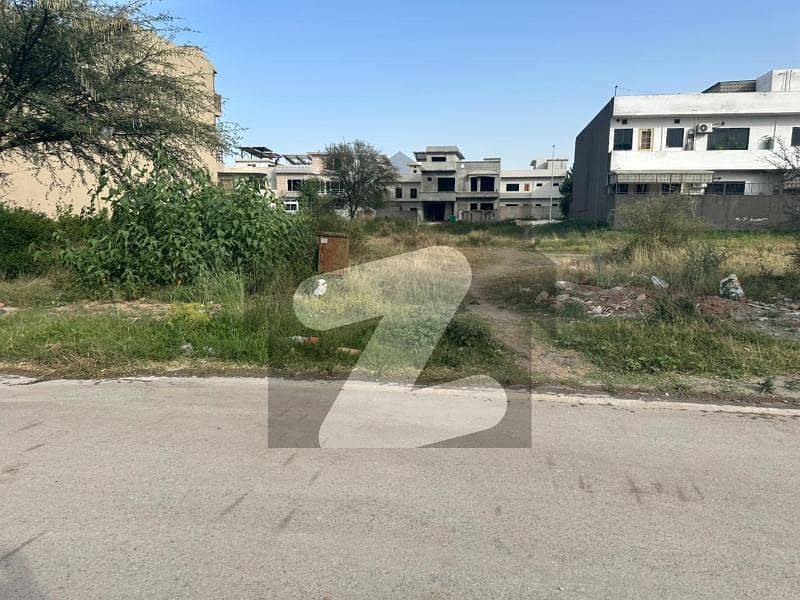60*90 PRIME LOCATION NEAR FROM MAIN ,MARGALA ROAD