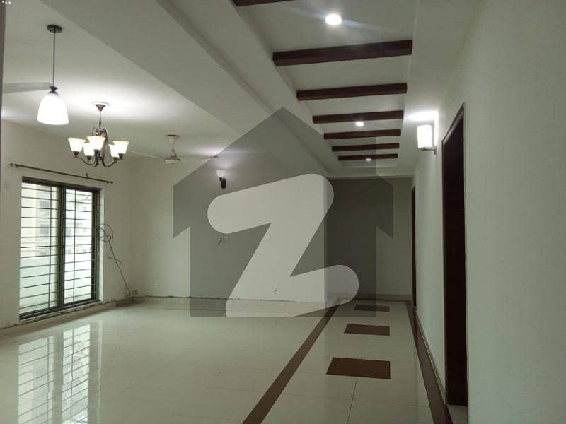 10 MARLA 3 BEDROOM APARTMENT AVAILABLE FOR RENT 10 MARLA 3 BEDROOM APARTMENT AVAILABLE FOR RENT