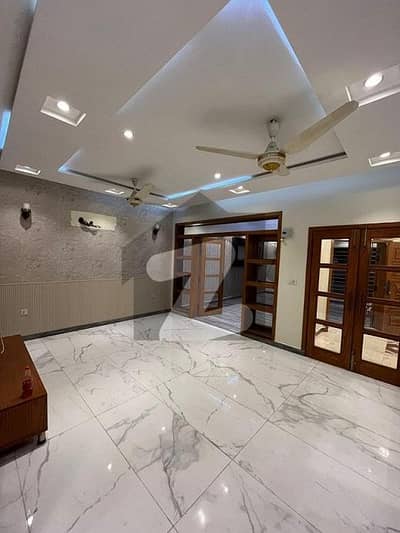 10 MARLA LIKE NEW UPPER PORTION FOR RENT IN TALHA BLOCK BAHRIA TOWN LAHORE