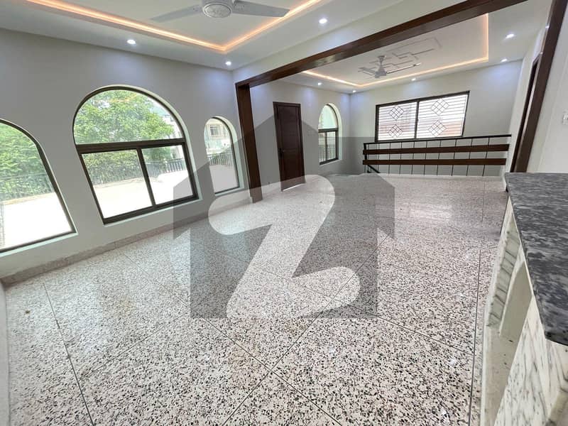 Renovated 4 Beds Luxury House in f-8/3 Renovated 4 Beds Luxury House in f-8/3