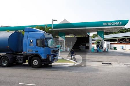 Khayaban e Jinnah Road 2 Kanal Rent Option Best For Petrol Pump Available For Rent