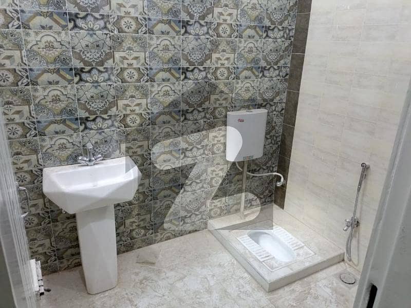 3 Marla Flat For Rent ( Near Bank Stop)