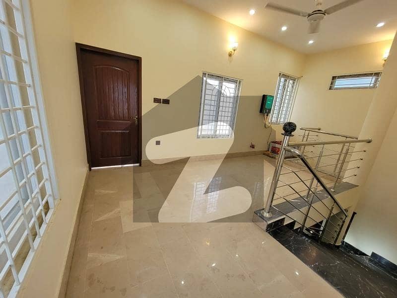 BEAUTIFUL HOUSE B BLOCK LEASD MAYMAR FACING VIP CONSTRUCTED
