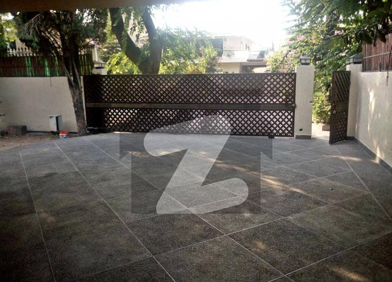 House in Demolished Condition for Sale F-7 House in Demolished Condition for Sale F-7