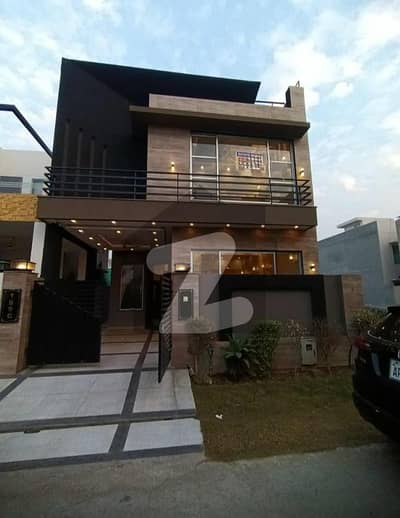 LIKE BRAND NEW 5 MARLA LUXURIOS BUNGALOW AVAILABLE FOR RENT