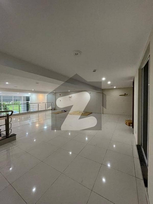 Spacious Mezzanine Floor