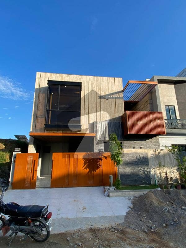 E Block Luxury House E Block Luxury House