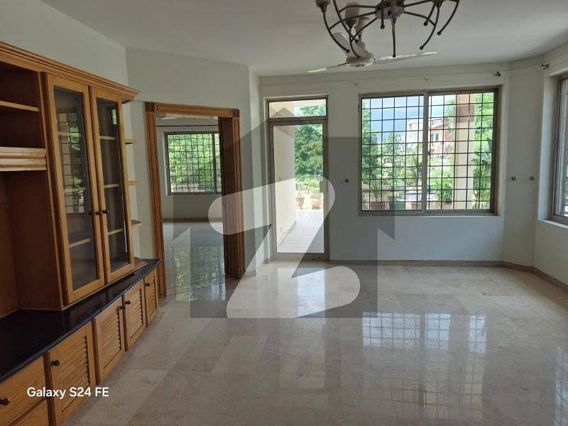 ایف ۔ 7 اسلام آباد میں 5 کمروں کا 1 کنال مکان 7.5 لاکھ میں کرایہ پر دستیاب ہے۔