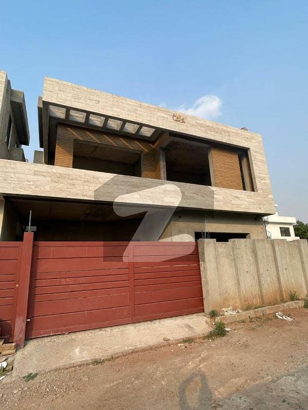 بنی گالہ اسلام آباد میں 6 کمروں کا 10 مرلہ مکان 3.6 کروڑ میں برائے فروخت۔