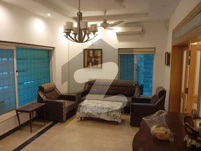 ایف ۔ 6 اسلام آباد میں 5 کمروں کا 1 کنال مکان 11.0 لاکھ میں کرایہ پر دستیاب ہے۔