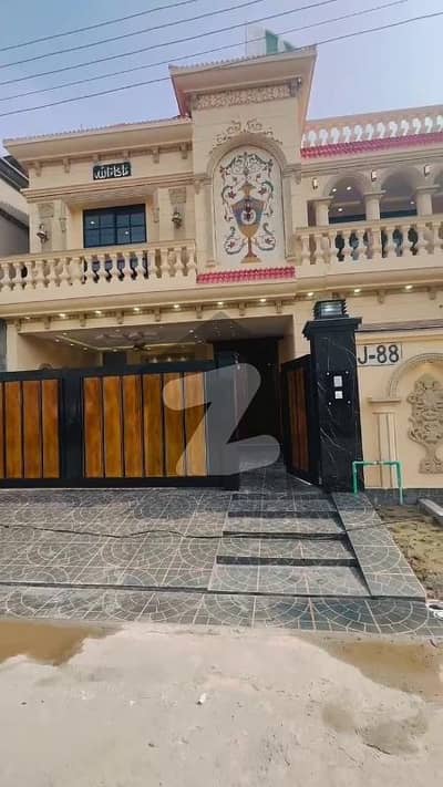 بش ایگزیکٹو ولاز ملتان میں 7 کمروں کا 9 مرلہ مکان 3.5 کروڑ میں برائے فروخت۔