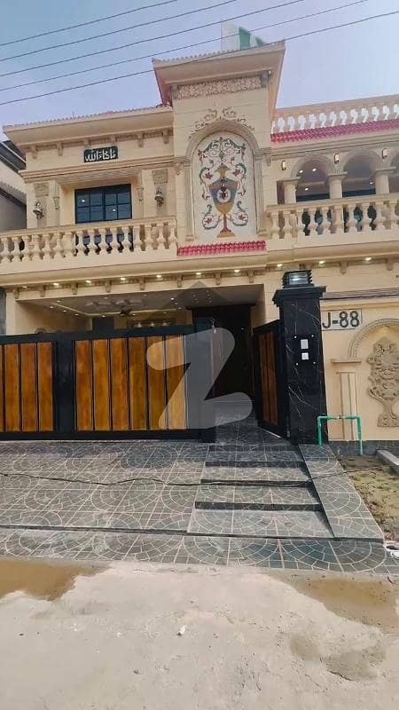 بش ایگزیکٹو ولاز ملتان میں 7 کمروں کا 9 مرلہ مکان 3.5 کروڑ میں برائے فروخت۔ بش ایگزیکٹو ولاز ملتان میں 7 کمروں کا 9 مرلہ مکان 3.5 کروڑ میں برائے فروخت۔
