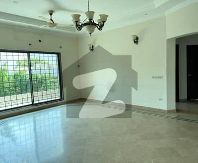 ڈی ایچ اے فیز 3 ڈیفنس (ڈی ایچ اے),لاہور میں 5 کمروں کا 1 کنال مکان 2.3 لاکھ میں کرایہ پر دستیاب ہے۔