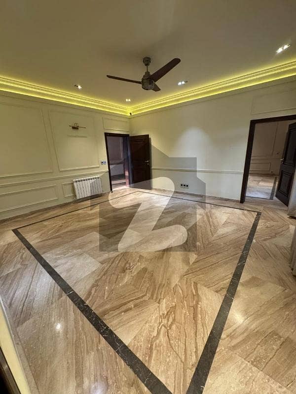 ایف ۔ 7 اسلام آباد میں 7 کمروں کا 2 کنال مکان 15.0 لاکھ میں کرایہ پر دستیاب ہے۔