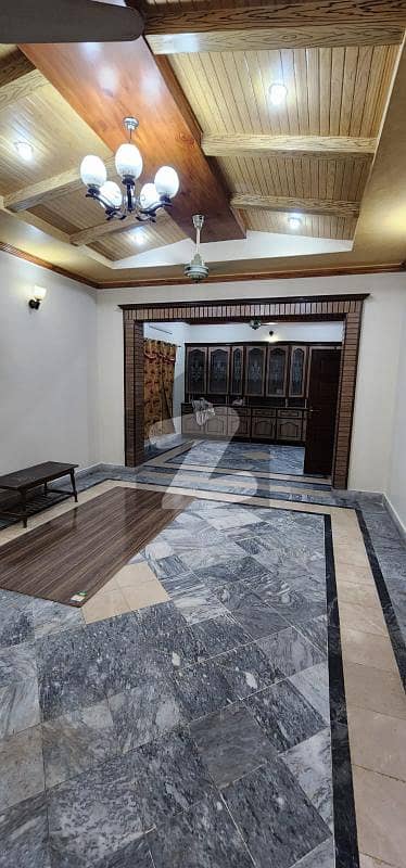 امین ٹاؤن فیصل آباد میں 10 کمروں کا 1 کنال مکان 3.0 لاکھ میں کرایہ پر دستیاب ہے۔