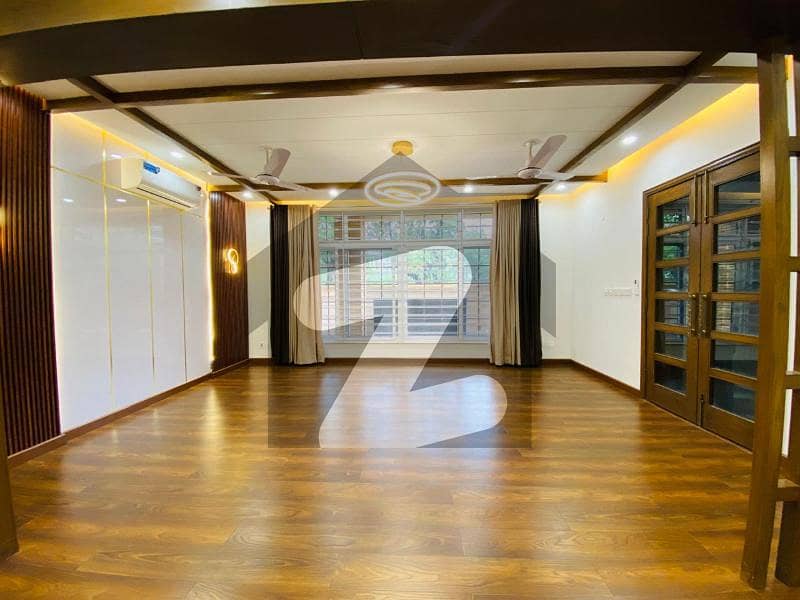 Double Story 7BedsLuxurios House Available For Rent in F8-1 Double Story 7BedsLuxurios House Available For Rent in F8-1
