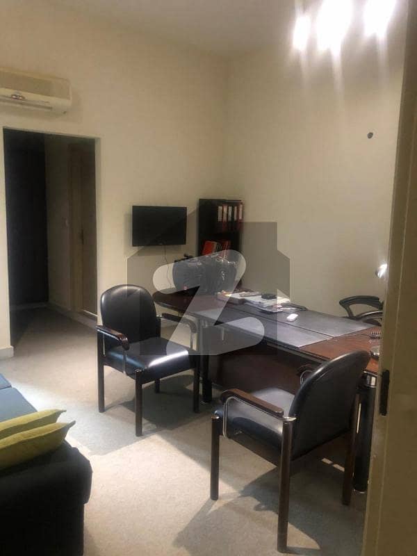 Beautiful office with 24/7 Security in Building Beautiful office with 24/7 Security in Building