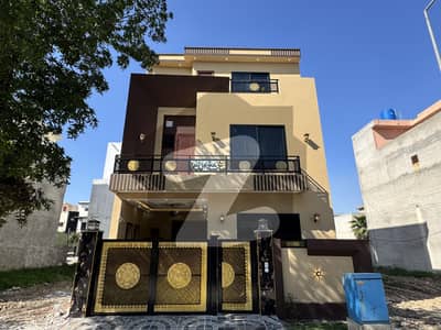 سٹی ہاؤسنگ سوسائٹی گوجرانوالہ میں 4 کمروں کا 5 مرلہ مکان 1.85 کروڑ میں برائے فروخت۔