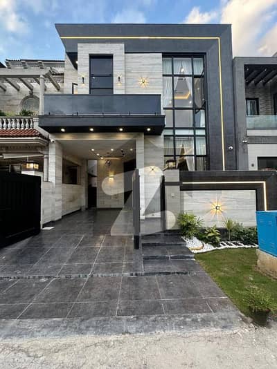 5 MARLA BRAND NEW LUXRY HOUSE AVALIBLE FOR RENT IN DHA PHASE 9 TOWN HOT LOCTION
