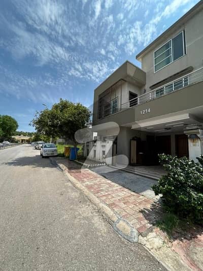 7 Marla Lush Condition Used House Available For Sale