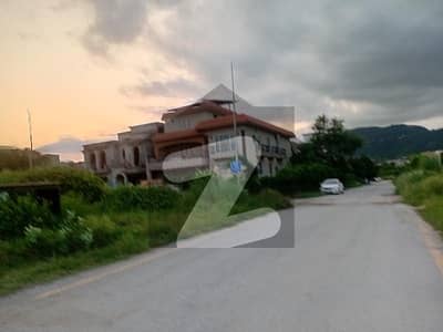 ڈی ۔ 12/4 ڈی ۔ 12,اسلام آباد میں 1 کنال رہائشی پلاٹ 12.0 کروڑ میں برائے فروخت۔