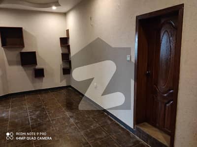 اصغر مال سکیم راولپنڈی میں 7 کمروں کا 11 مرلہ مکان 3.5 لاکھ میں کرایہ پر دستیاب ہے۔