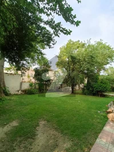 5 KANAL 7 MARLA OLD HOUSE FOR SALE PRIME LOCATION IN CANTT St John park Double size road