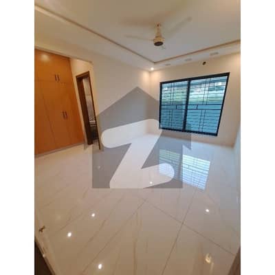 10 Marla Villa Available For Rent