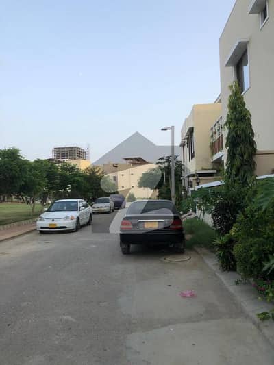 120 Sq. Yd. Park Facing House for Rent, Prime Location
