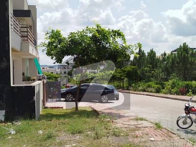 بحریہ انکلیو - سیکٹر سی 2 بحریہ انکلیو,بحریہ ٹاؤن,اسلام آباد میں 10 مرلہ رہائشی پلاٹ 1.85 کروڑ میں برائے فروخت۔