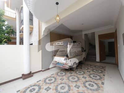 نیو لالہ زار راولپنڈی میں 4 کمروں کا 8 مرلہ مکان 3.5 کروڑ میں برائے فروخت۔