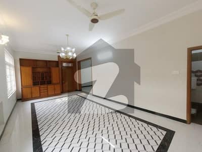 نیو لالہ زار راولپنڈی میں 5 کمروں کا 7 مرلہ مکان 2.5 کروڑ میں برائے فروخت۔