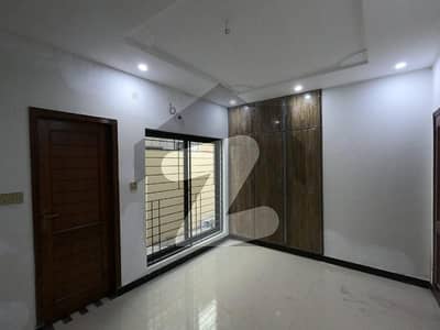 Prime Location Upper Portion Of 20 Marla Is Available In Contemporary Neighborhood Of Raiwind Road
