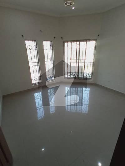 10 Marla Beautiful ,Independent Corner upper portion available for Rent