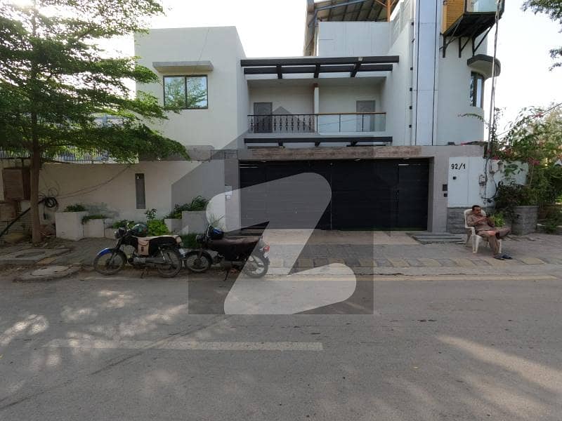 ڈی ایچ اے فیز 6 ڈی ایچ اے ڈیفینس,کراچی میں 4 کمروں کا 10 مرلہ مکان 6.95 کروڑ میں برائے فروخت۔