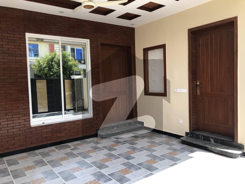 8 Marla House Available For Rent