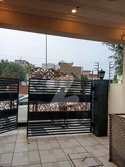 ڈی ایچ اے 9 ٹاؤن ڈیفنس (ڈی ایچ اے),لاہور میں 3 کمروں کا 5 مرلہ مکان 1.2 لاکھ میں کرایہ پر دستیاب ہے۔