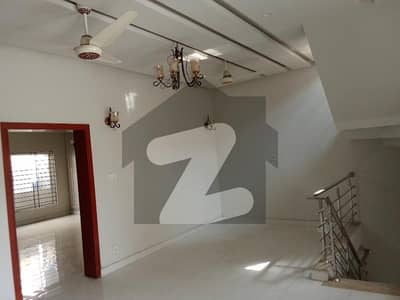 بی